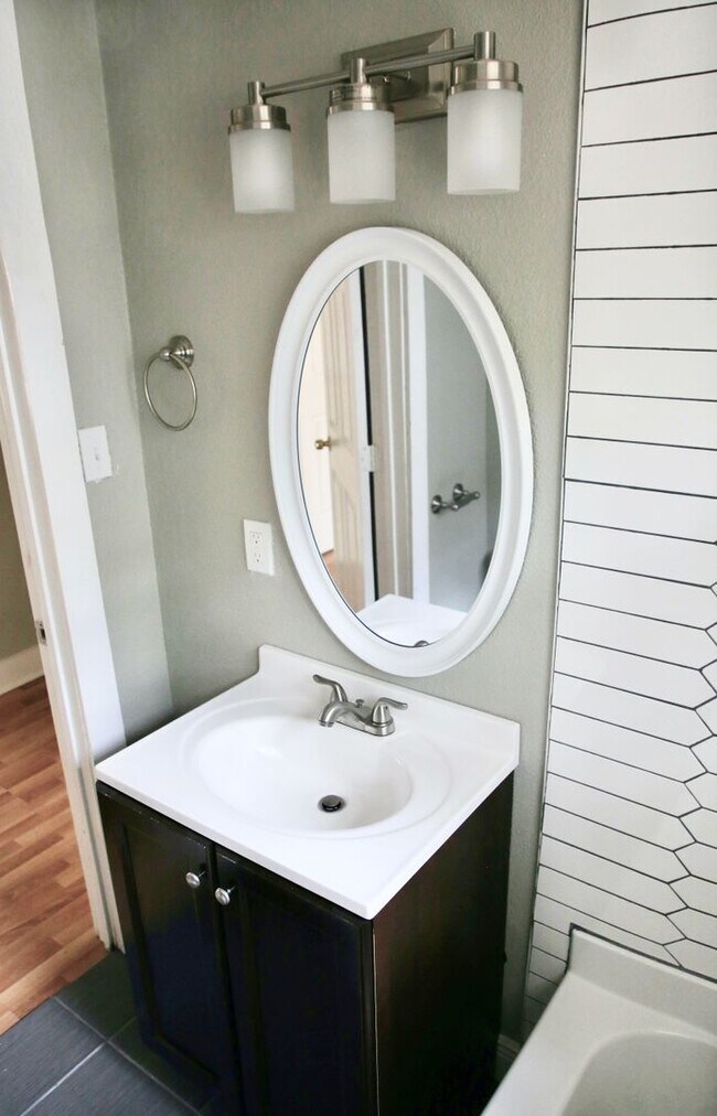 Foto del edificio - Completely Renovated, Modern Home in Stifft Station.  NOW SHOWING