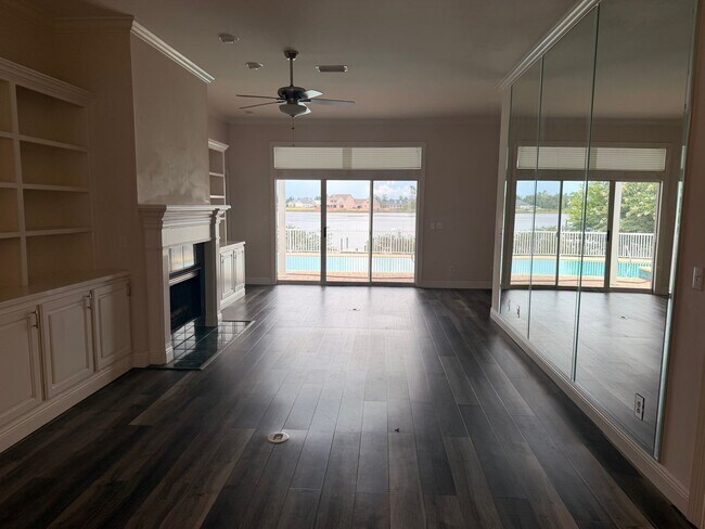 Foto del edificio - 2516 Country Club Dr