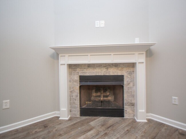 Building Photo - Gorgeous Corner-Lot Home in Canebrake Club – Lawn Care Included