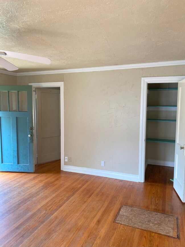 Foto del edificio - 325 E Duffy St