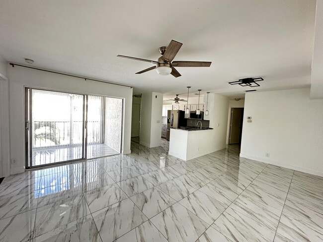 Foto del edificio - 6586 Southurst Terrace