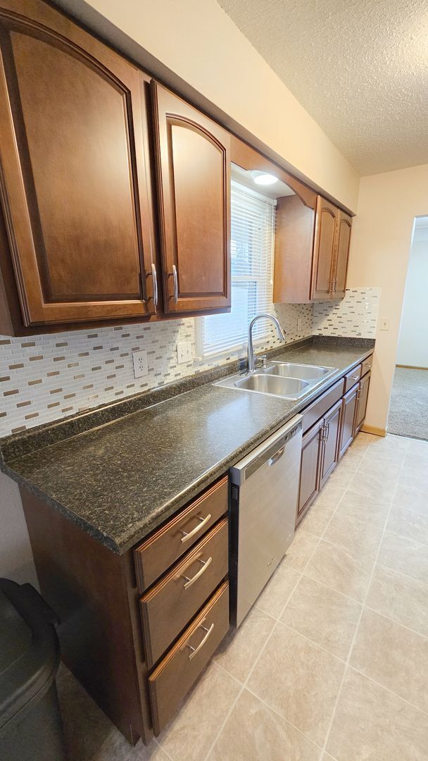 Building Photo - Charming & Updated 3-Bedroom Home with Sunroom, Fireplace & Garage