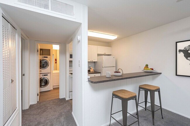 Cocina/Bar con desayuno - Clásico - The Woods at Ambler, an Eagle Rock Community