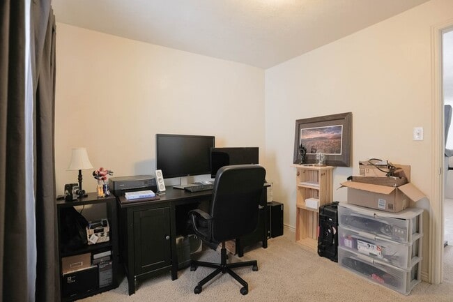 Building Photo - 2533 Cimmaron Dr