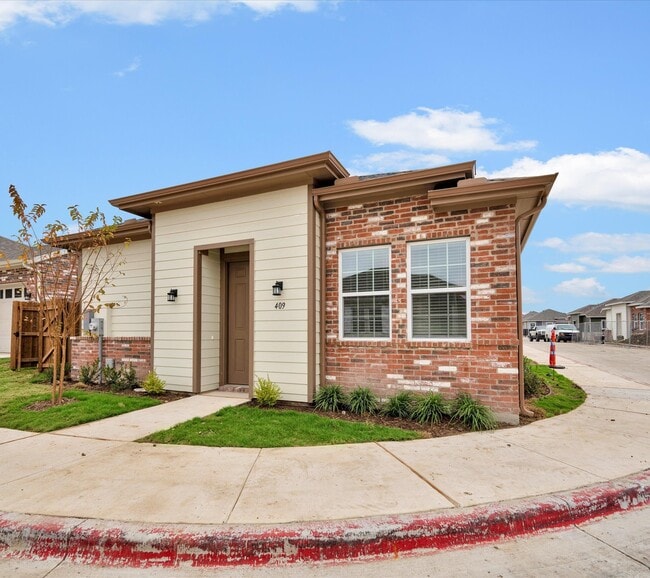 Building Photo - 2703 Rockhill Rd