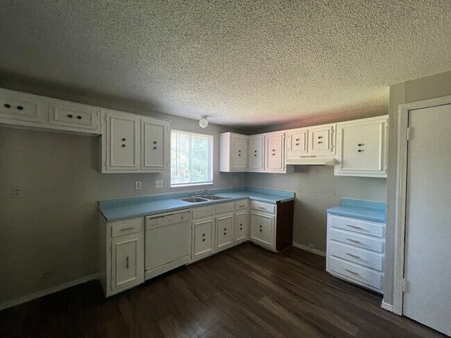 Building Photo - 2874 Baywood - Available Now!