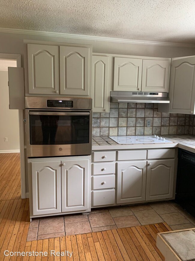 Building Photo - 4 br, 2 bath House - 406 East Northfield Blvd