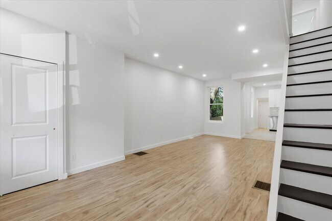 Building Photo - 5011 Beaumont Ave