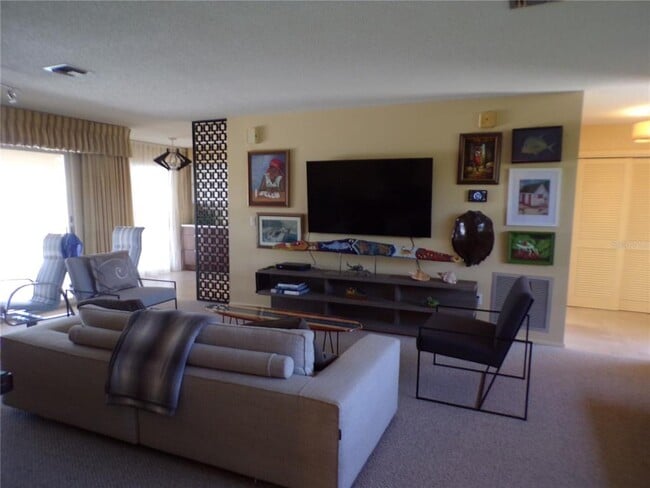 Building Photo - 2839 Via Paloma Dr