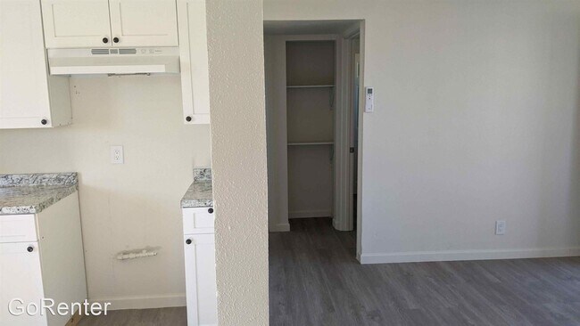Building Photo - 2 br, 1 bath House - 6437 S 10th St #19