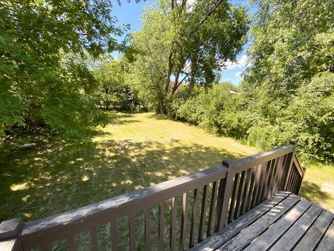 Foto del edificio - Charming 4 Bedroom Home Just One Block fro...