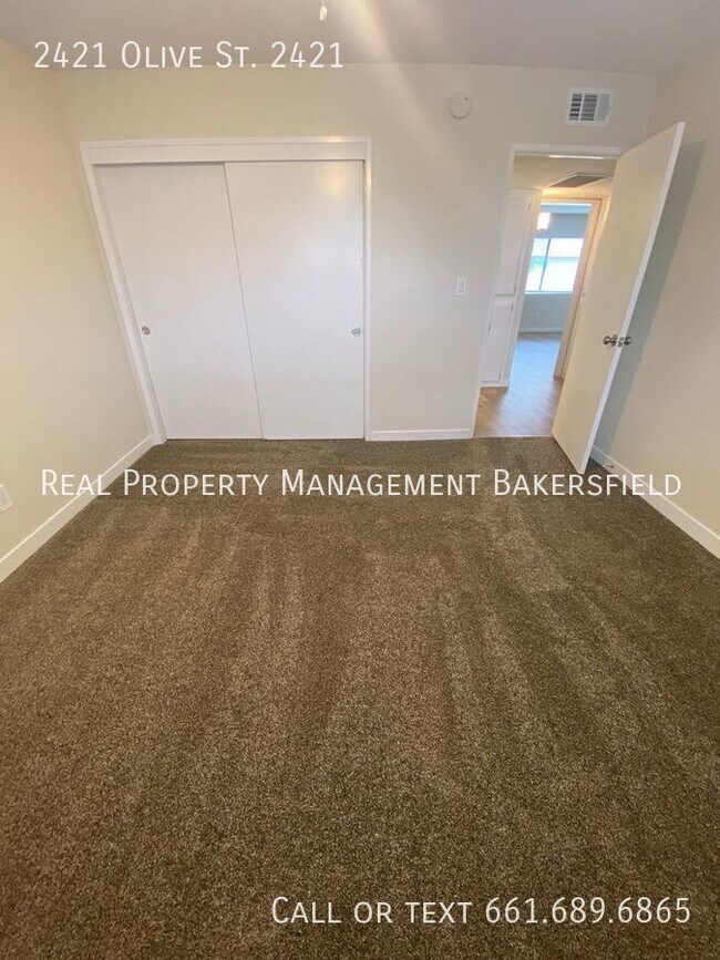 Foto del edificio - 2421 Olive St- FIRST MONTHS RENT FREE!