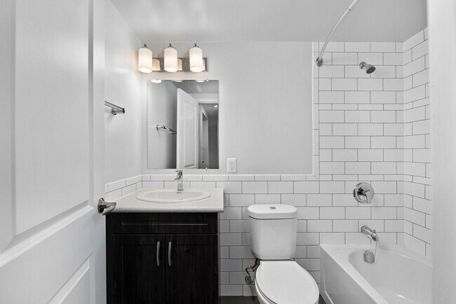 Photo du bâtiment - 151 Hughson St S