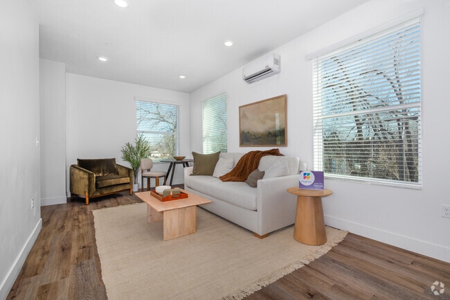 2BR, 1.5BA - 1,107SF - Living Room - Park Place Townhomes