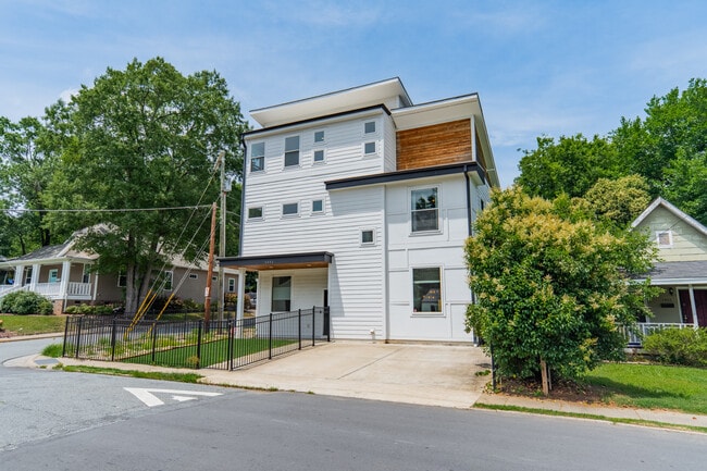 Building Photo - 1401 Kennon St