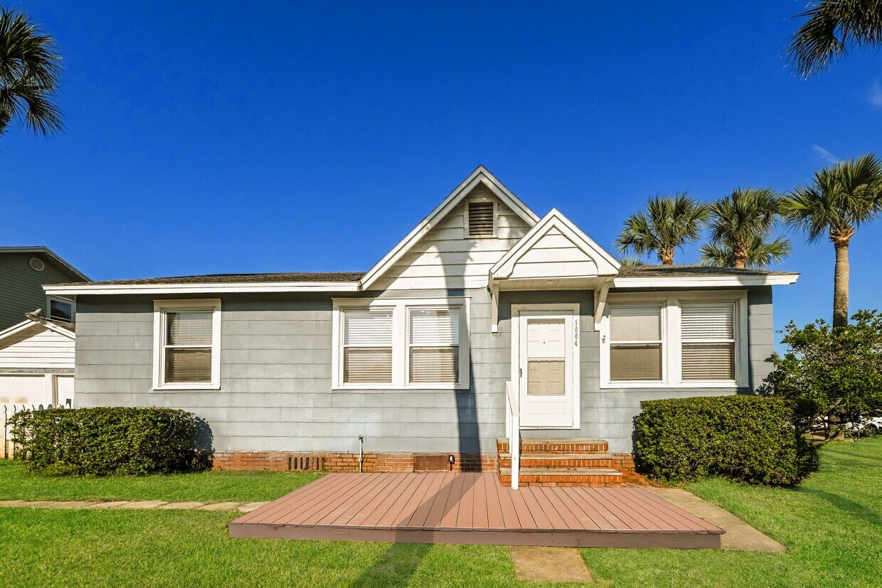 Foto principal - 3/2 House w/Garage~~East of Third St in Ne...