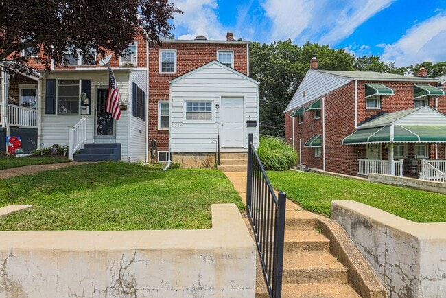 Building Photo - 1154 Elm Rd