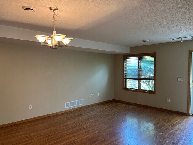 Sala de estar - 2798 S 38th St