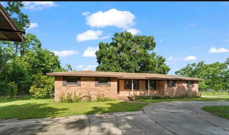 Primary Photo - 4906 Yellow Water Rd