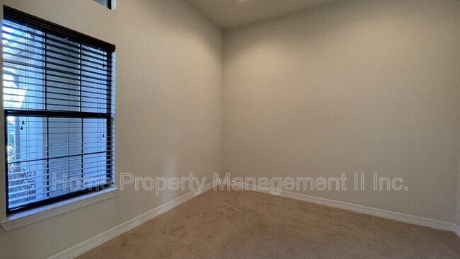 Building Photo - 4836 SW Gossamer Cir