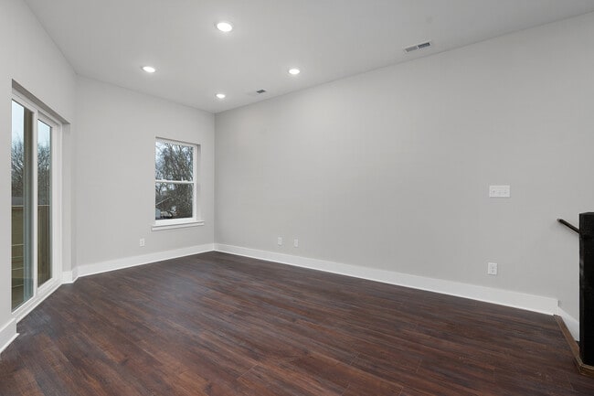 Building Photo - 1613 S Highland Park Ave