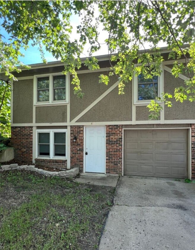 Foto principal - Sweet 3 bedroom, 1.5 bathroom duplex in In...