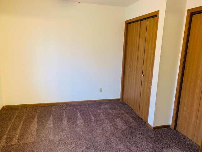 Building Photo - 886 Regent Dr