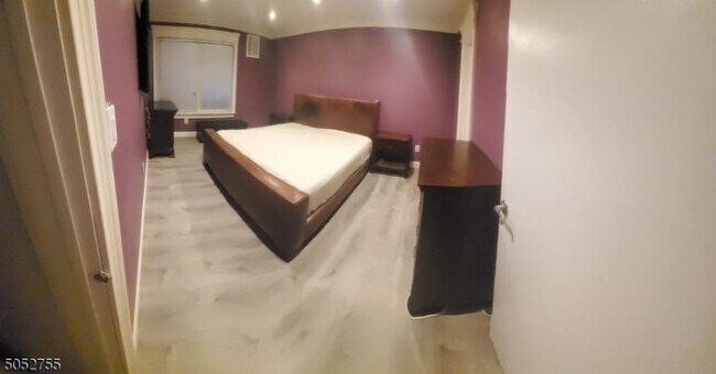 Building Photo - 251 Broadmoor Ct