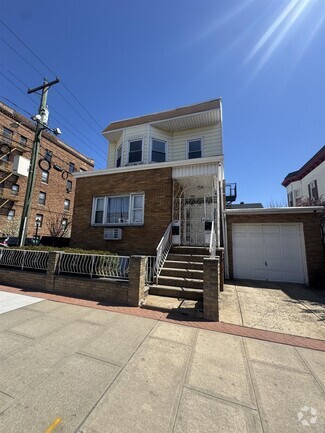 Building Photo - 1112 Central Ave
