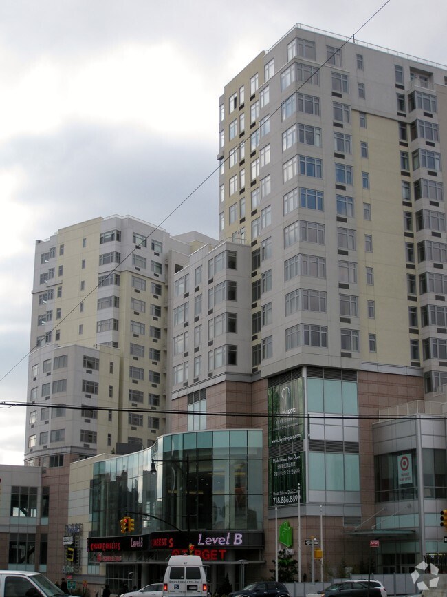 Building Photo - Sky View Parc