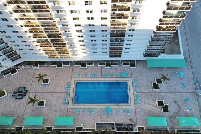 Foto del edificio - 3725 S Ocean Dr