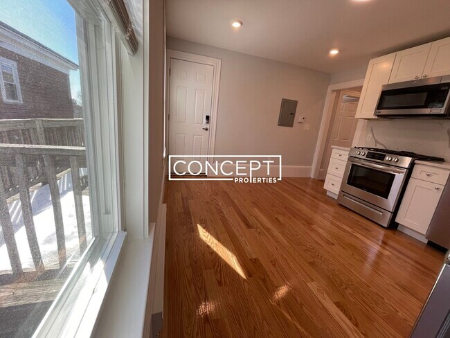 Building Photo - 3 Mossland St