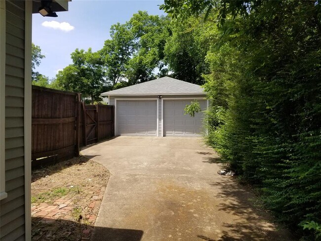 Building Photo - 3971 Beechwood Ln