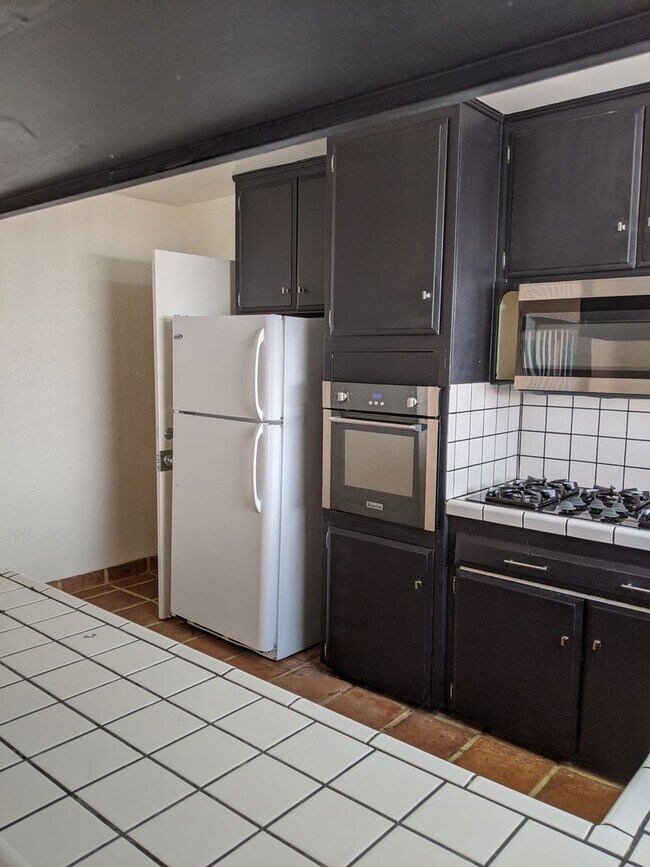 Foto del edificio - 4 BEDROOM 2 BATH ON CUL-DE-SAC AND LARGE YARD!