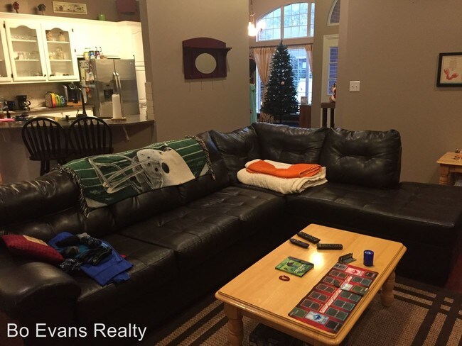 Foto del edificio - 149 Live Oaks Dr