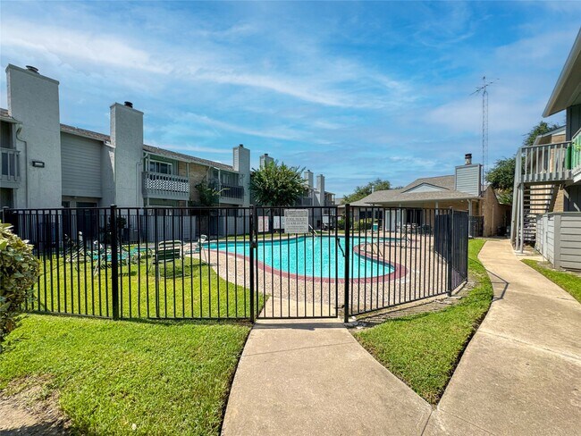 Building Photo - 260 El Dorado Blvd