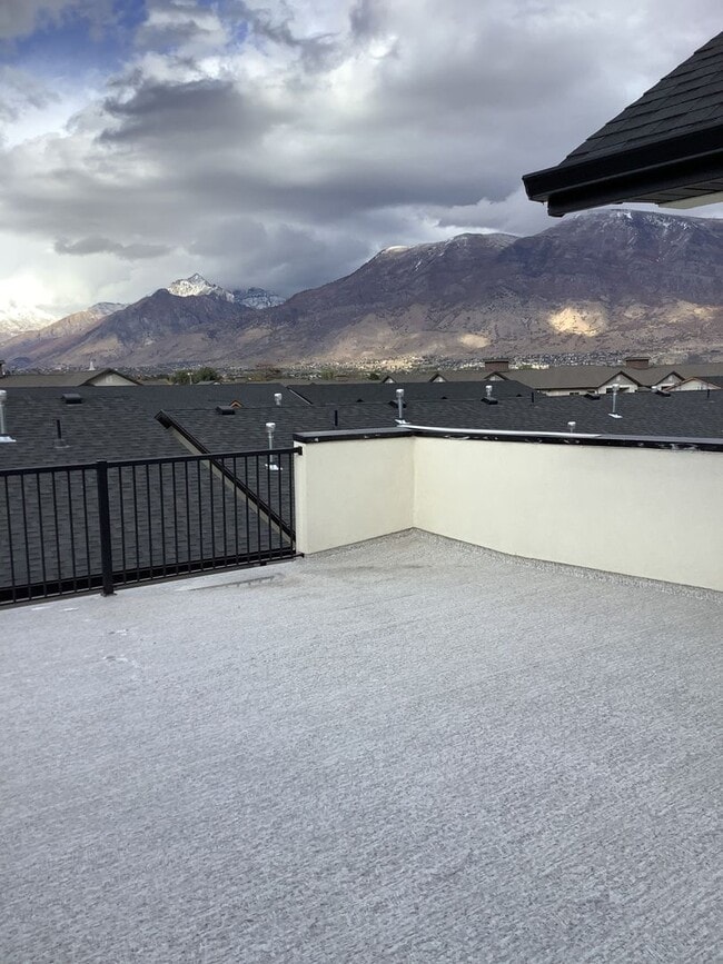 Building Photo - Townhome with Rooftop Balcony in Prime American Fork Location