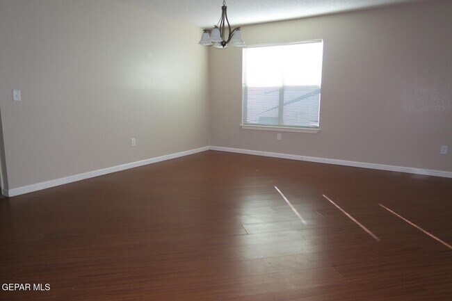 Foto del edificio - 3233 Bell Point Dr