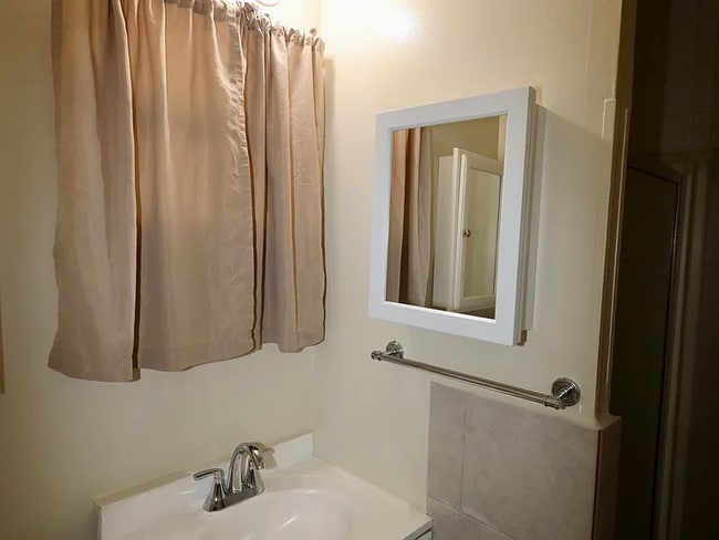 Building Photo - 7913 Jamieson Ave