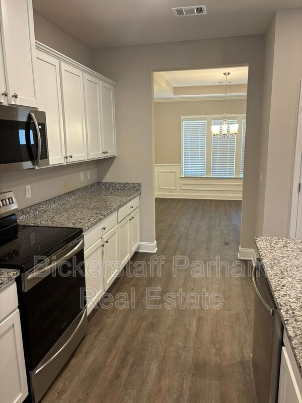 Building Photo - 5161 Legion Dr