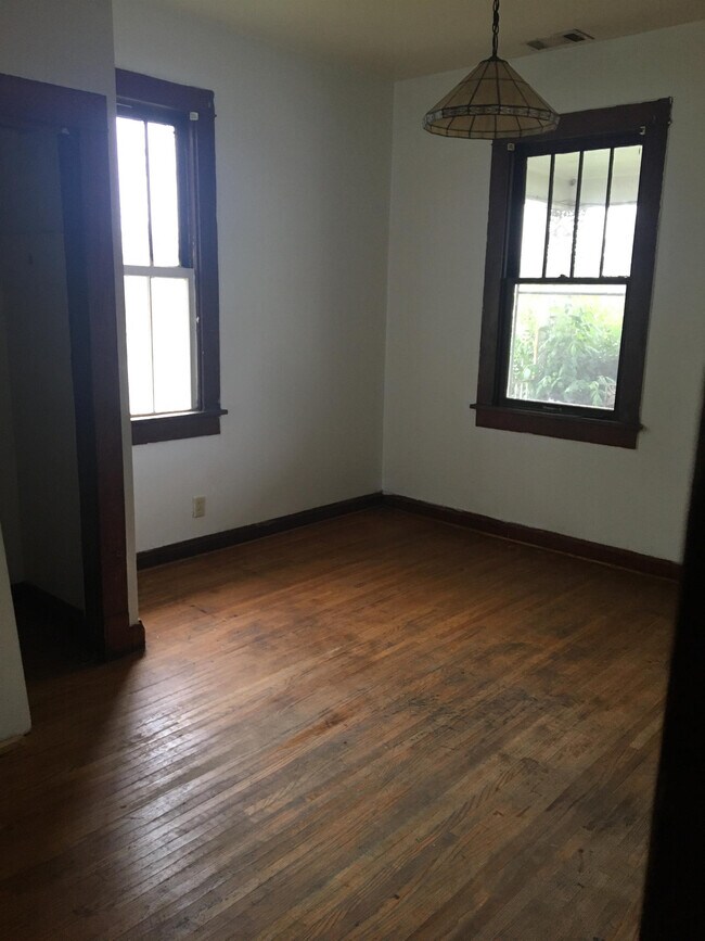 Foto del edificio - 1215 W 16th St