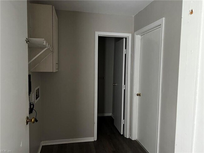 Building Photo - 491 Century Ct