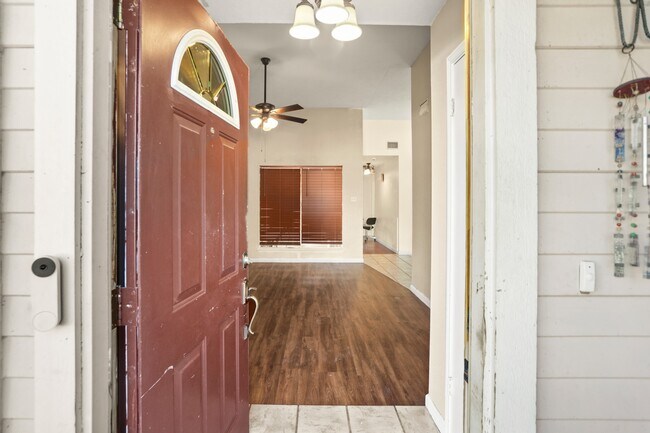 Foto del edificio - 1902 Red Sky Ct