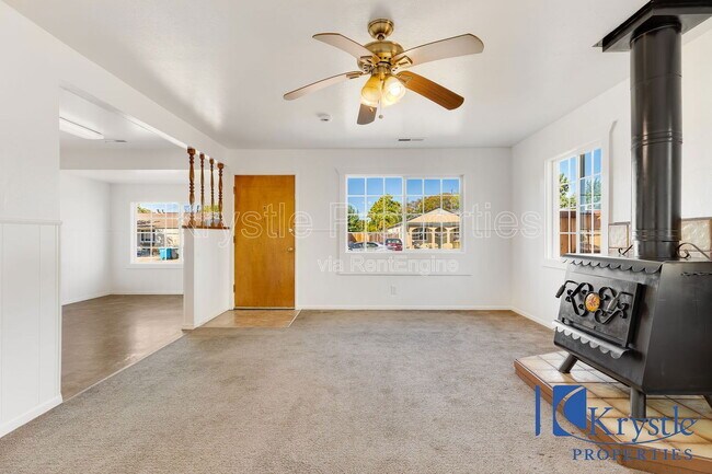 Building Photo - 1038 Thelma Ave