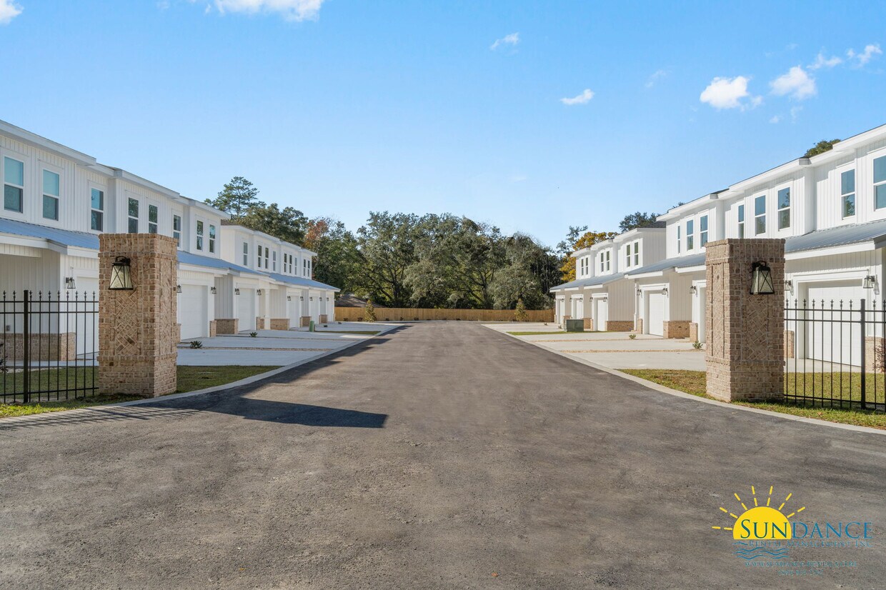 Foto principal - 521 Hill Ln