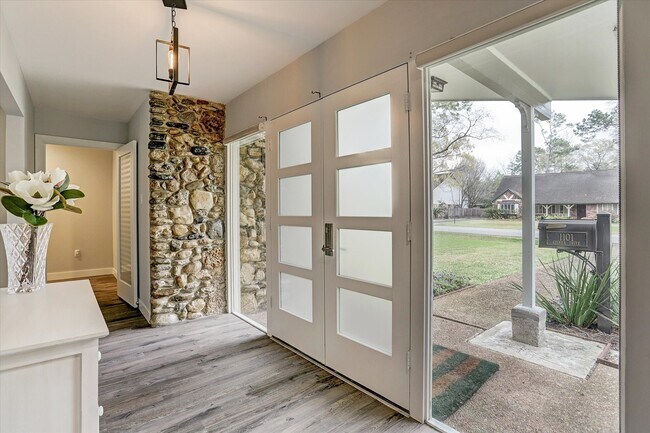 Building Photo - 1101 Guinea Dr