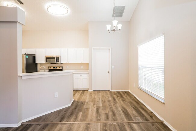 Foto del edificio - 1434 Lakehurst Way