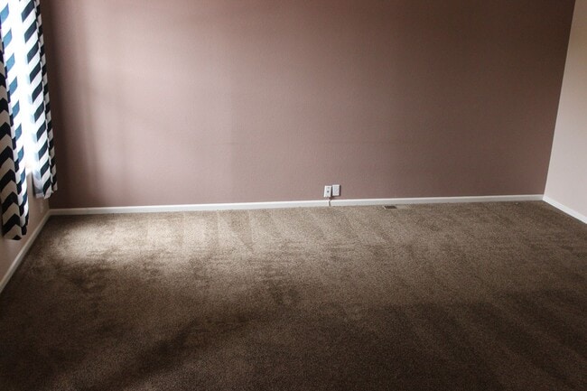 Foto del edificio - TWO BEDROOM TOWNHOME