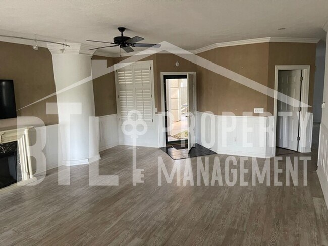 Building Photo - Luxurious 2 Bedroom Condo