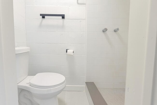 Foto del edificio - 3633 Rock Royal Dr